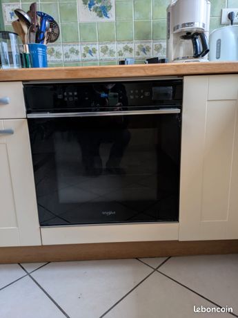 Four encastrable whirpool