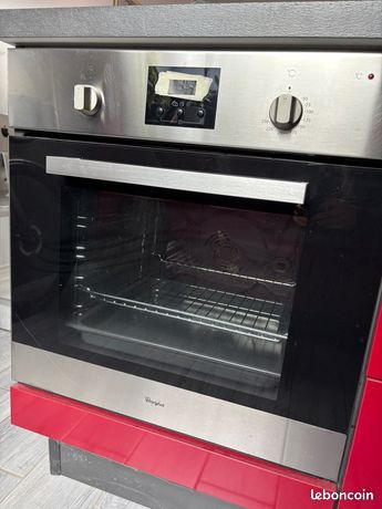 Four encastré whirlpool