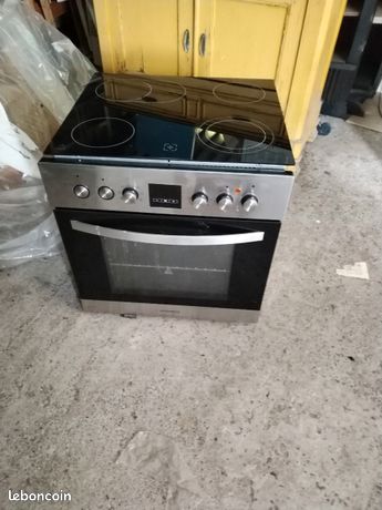 Four et plaque indissociable