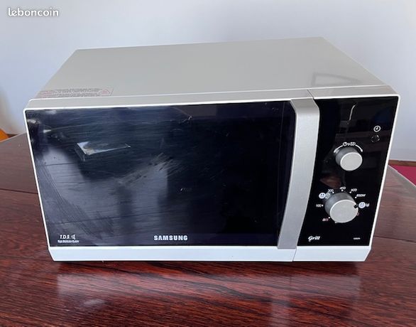 Four Micro onde grill SAMSUNG GE82N