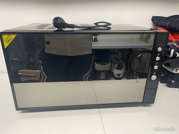 Four micro-onde très bon état