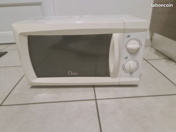 Four micro-ondes bon etat