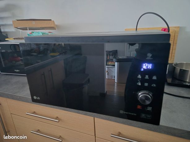 Four micro-ondes combiné LG MJ3965BPS