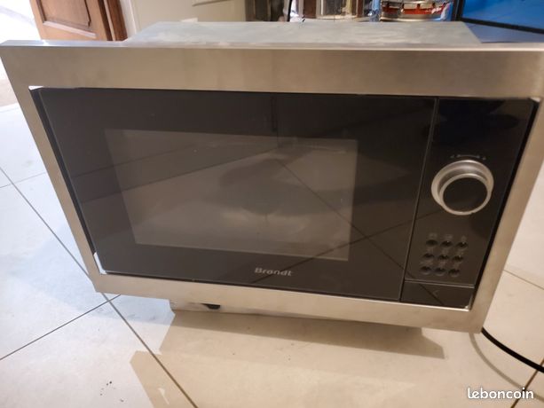 Four micro-ondes encastrable