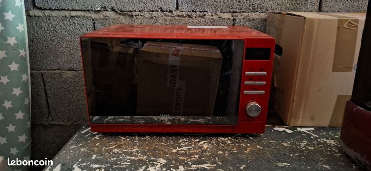 Four micro-ondes et grill