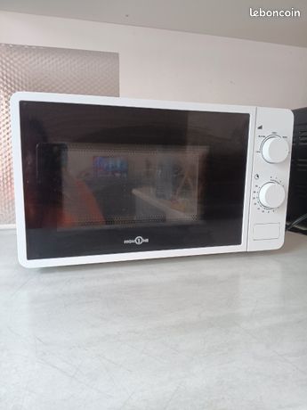 Four micro-ondes excellent état HighOne ElectroDepot