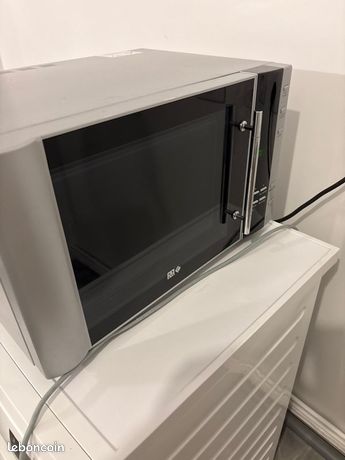 Four micro ondes Far 900watts