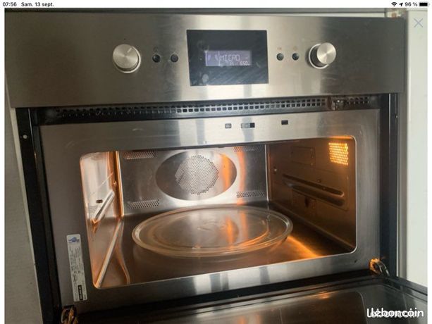 Four micro-ondes IKEA en très bon état