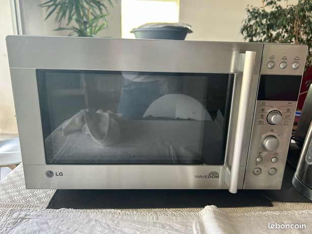 Four micro-ondes multi-fonction LG Waze DOM