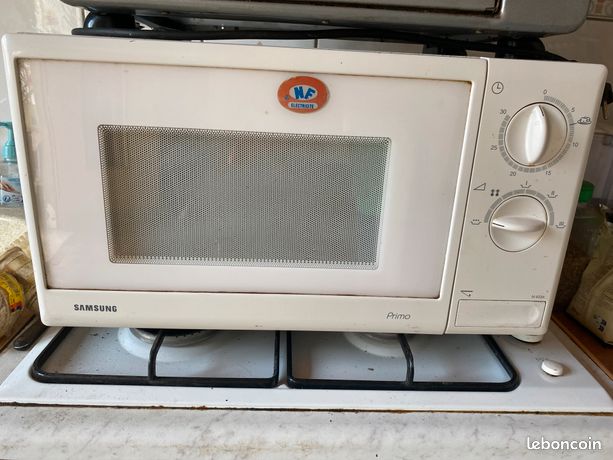 Four micro-ondes ondes