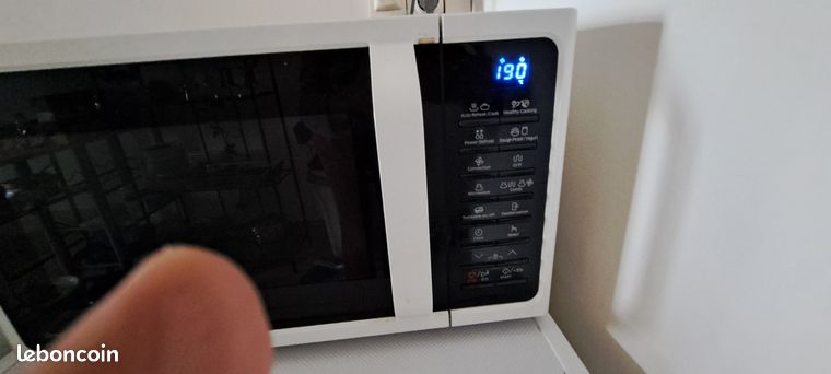 Four micro-ondes Samsung 50