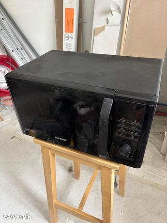 Four micro-ondes Samsung