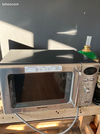 Four micro-ondes Samsung