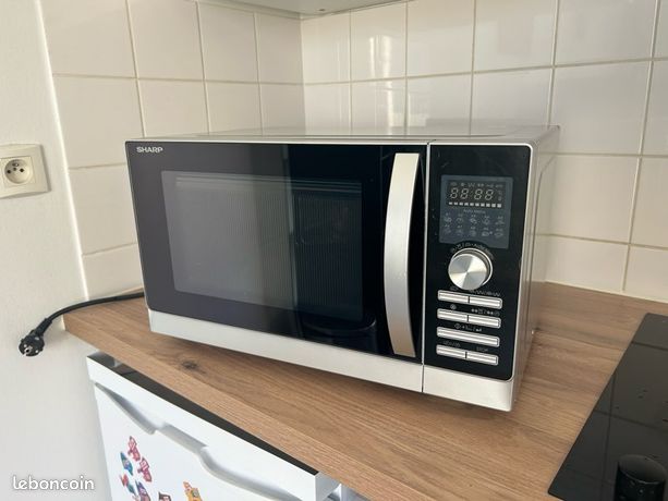 Four micro-ondes SHARP