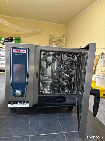 Four Mixte professionnel Rational et sa hotte aspirante