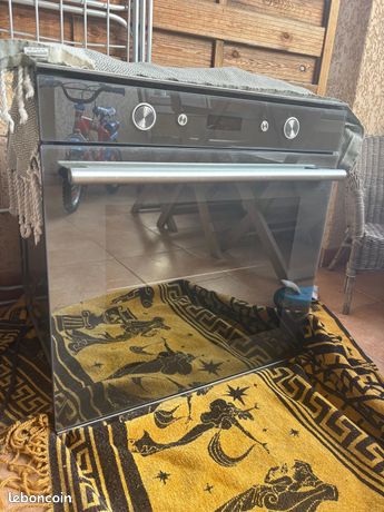 Four multifonction Pyrolyse HOTPOINT FI6864SPI 73 litres