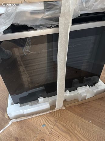 Four neuf Bosch pour pièces ou à réparer