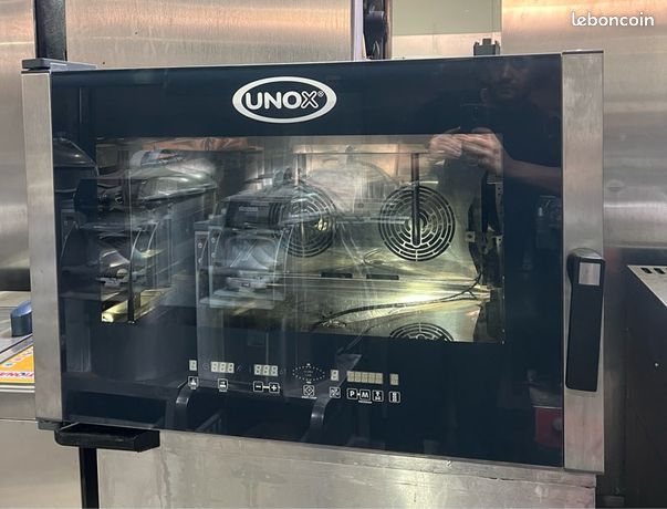 Four Pâtissier 4 niveaux UNOX