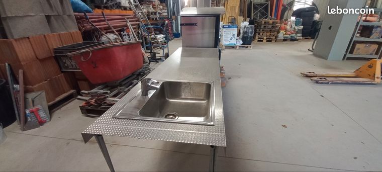 Four pizza et plan de travail