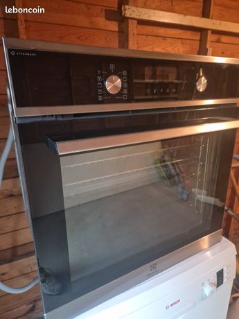 Four pyrolyse Electrolux