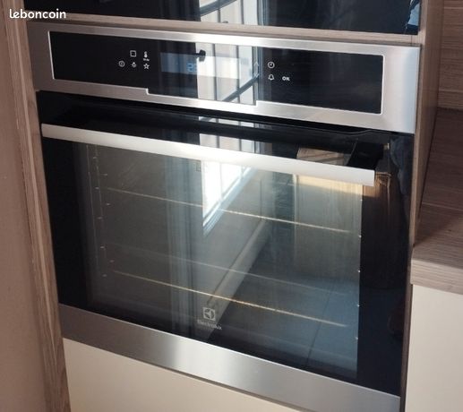 Four pyrolyse encastrable