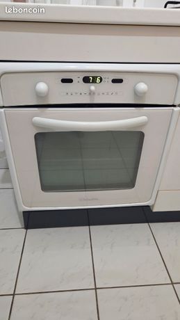 Four Scholtes FI 456 WChaleur tournantePyrolyse Fonctionne parfaitement Juste les ampoules d'éclairage intérieur sont HSJe refais la cuisine je passe sur un four neuf