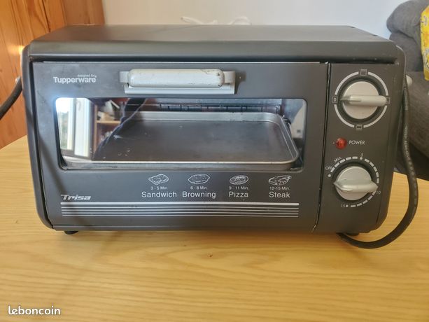 Four snack tupperware