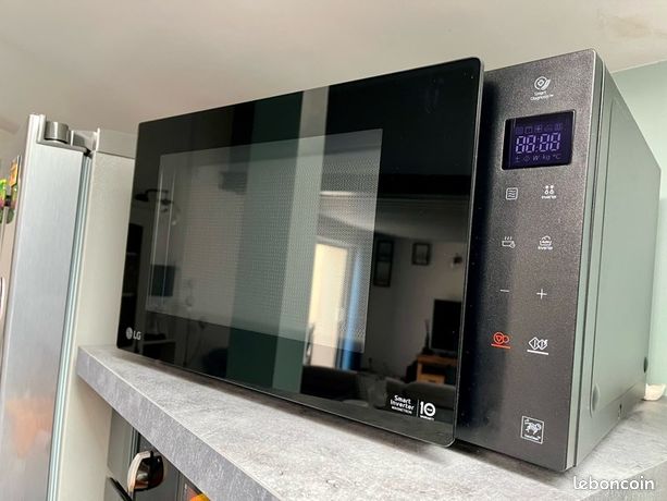 Four à micro-ondes
