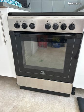 Four / cuisinière Indesit