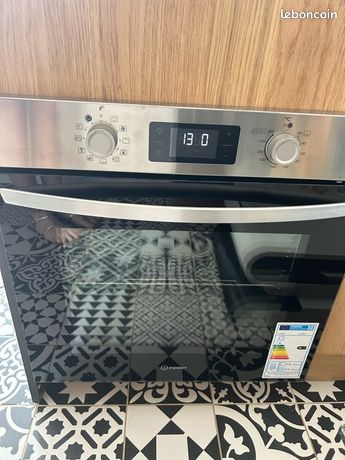 Four encastrable indesit