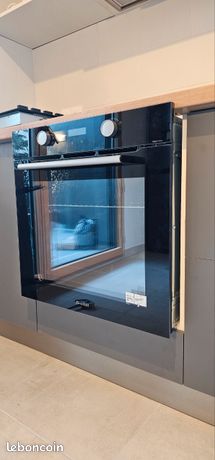 Four encastrable multifonction Pyrolyse BRANDT BOP2010B 67 litres