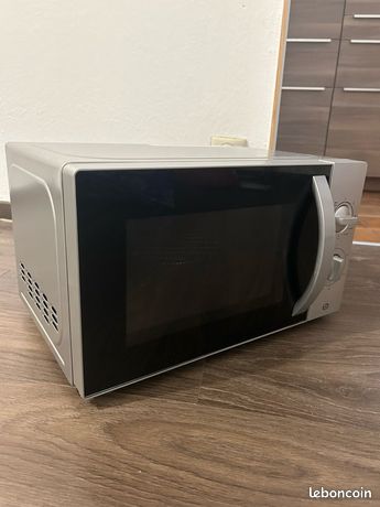 Four micro-ondes