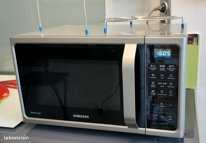 Four micro-ondes combine gril