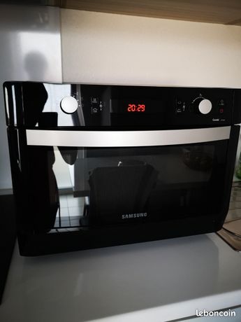 Four micro-ondes combiné Samsung CP1370E