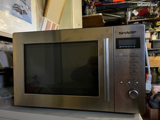 Four micro-ondes Sharp