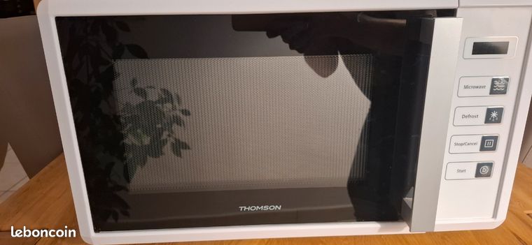 Four micro ondes thomson