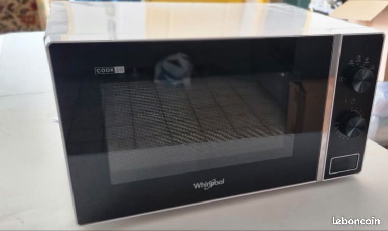 Four Micro ondes Whirlpool Cook 20