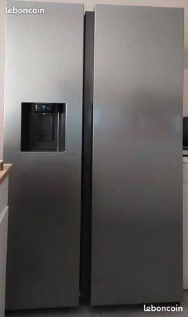 Frigo americain Samsung RS68A8520S9 avec distributeur d'eau de glaçons et glace pilée