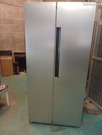 Frigo américain Schneider gris métallisé congélateur et réfrigérateur et elle a très bien