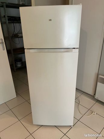 Frigo avec petit congélateur