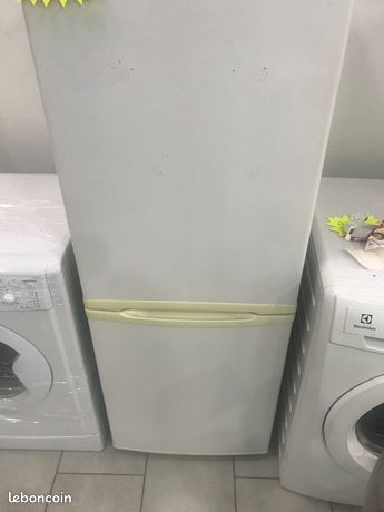 Frigo congélateur candy 145 55 56 excellent état livraison et installation assurée