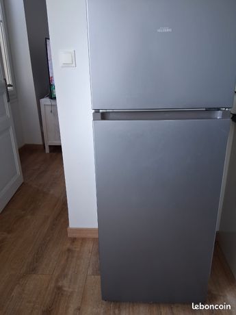 Frigo - congelateur valberg 142 x 55 x 53 etat neuf a retirer a sanary pas d' envoi