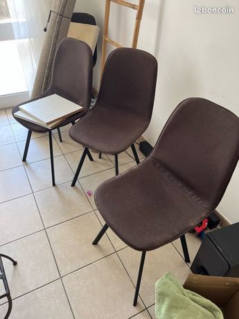 Frigo/ four grill/ tapis/ étagère/ plaque gaz/chaises