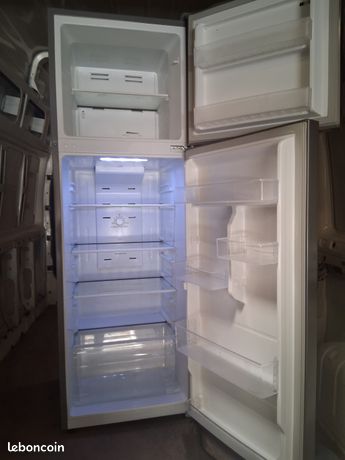 Frigo congélateur 1m66 de hauteur congélateur côté frigo à réparé Prix 20