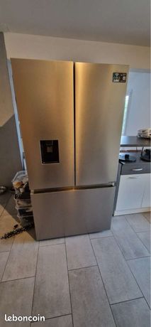 Frigot américain connecté avec fontaine à eau