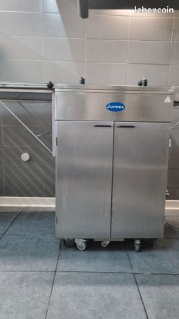 Friteuse Jufeba retournement automatique Il y a une chambre de pousse intégrée avec une capacité de 300 pièces Valeur neuve 12k Possibilité de faire une facture