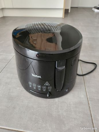 Friteuse TEFAL. Lire l'annonce
