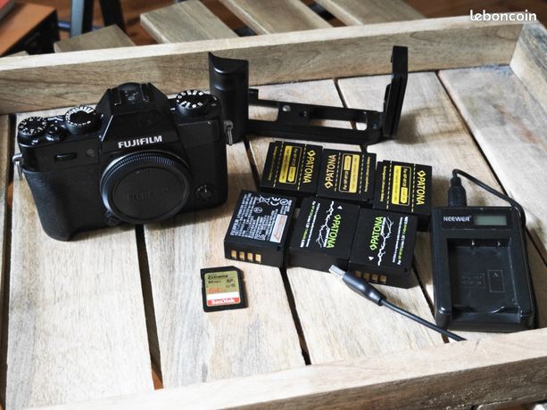 Fujifilm X-T30 + poignée + 6 batteries + carte SD