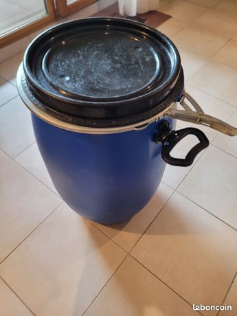 Fut plastique 60L avec couvercle