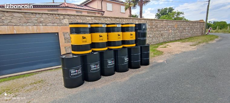 Futs bidons 200 litres en métal